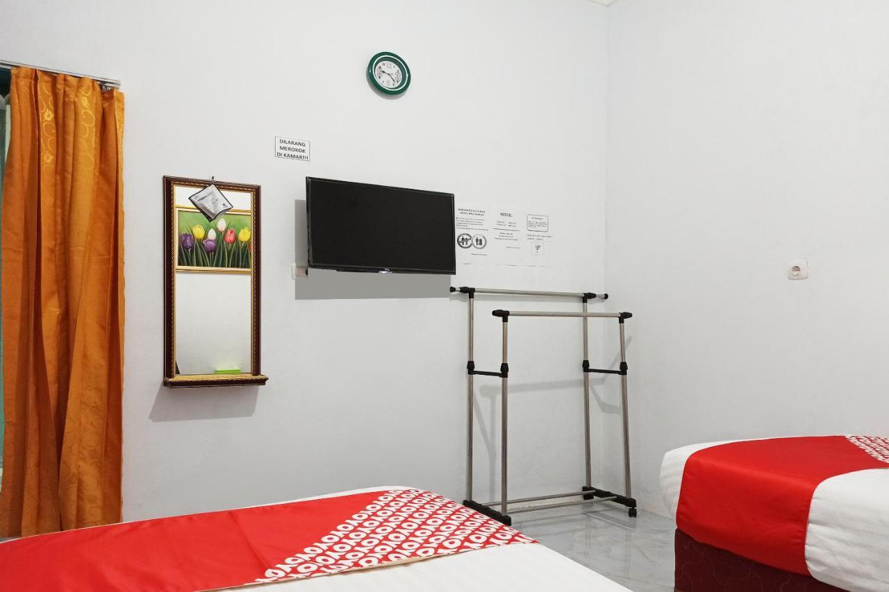Oyo 2611 Hotel Krui Syariah 外观 照片